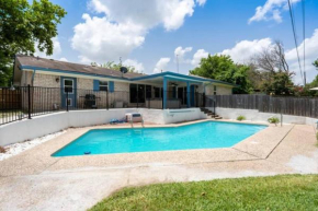 The Breezy Blue View with hot tub and pool